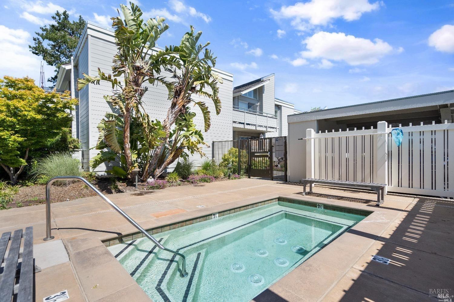 314 Larkspur Plaza Dr