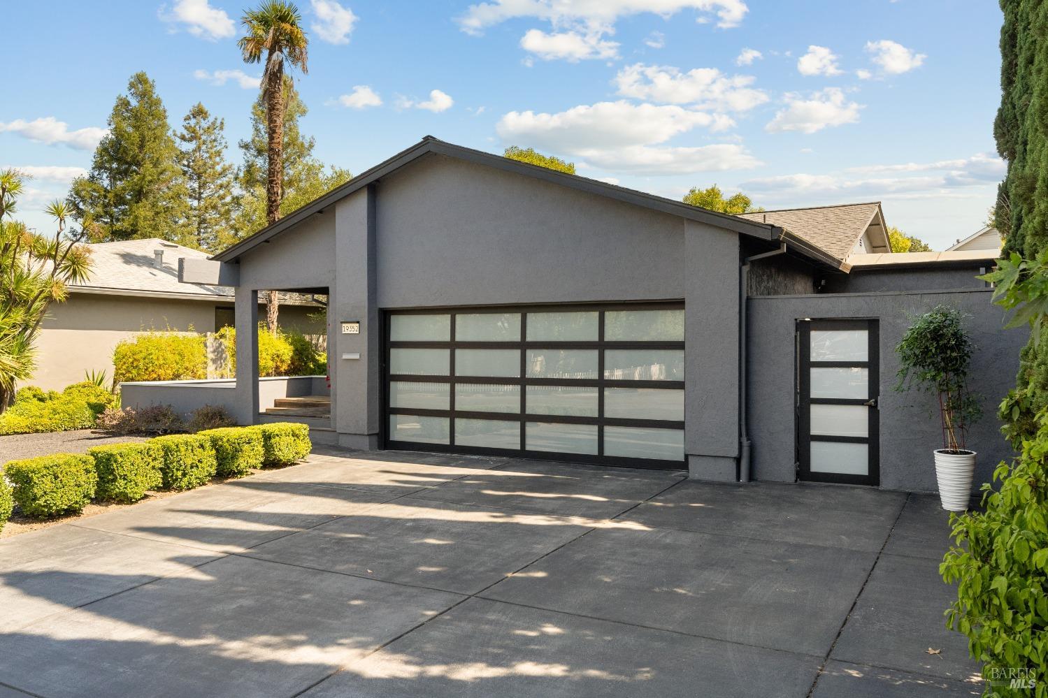 19352 Junipero Serra Dr