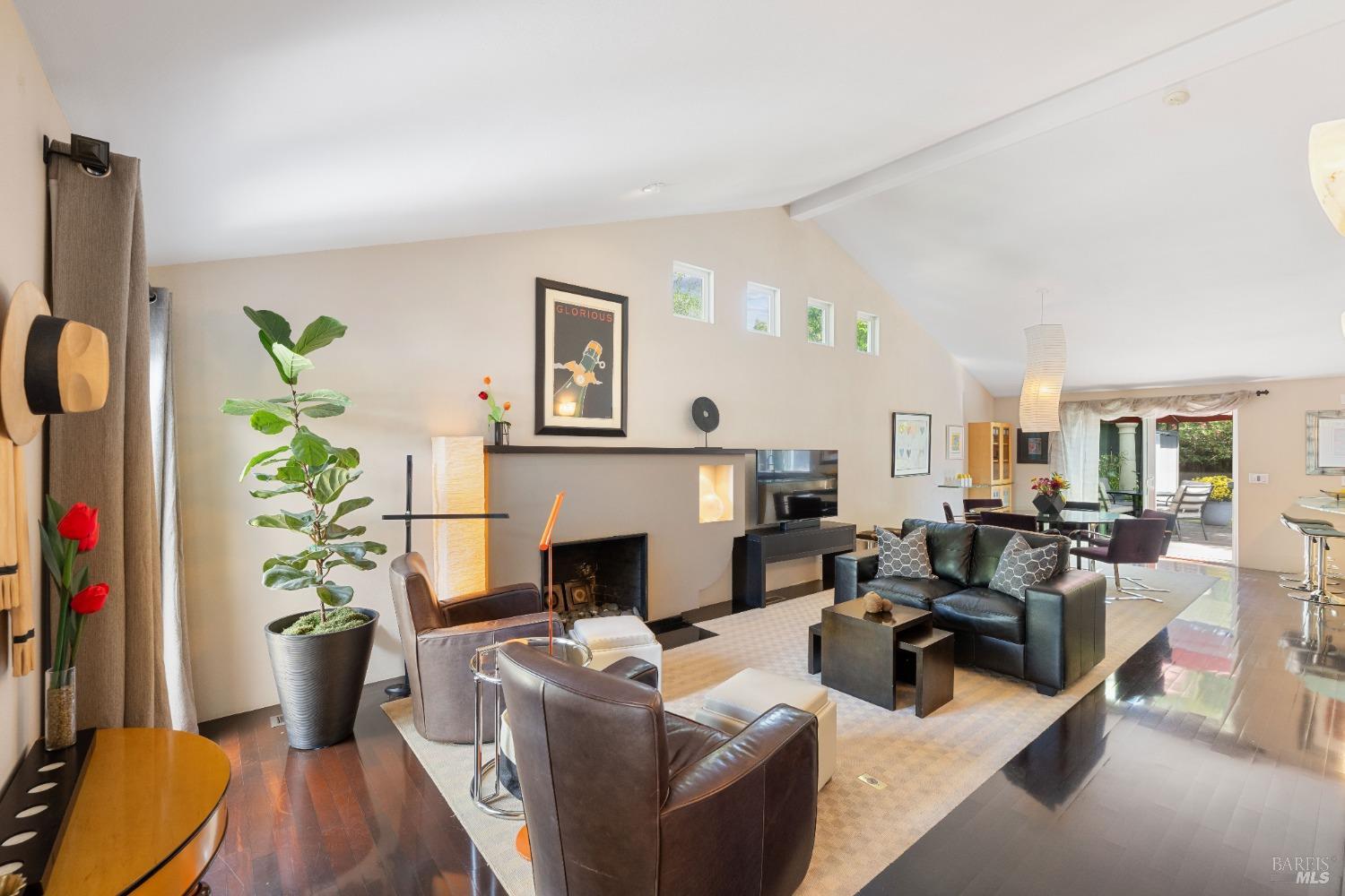 19352 Junipero Serra Dr