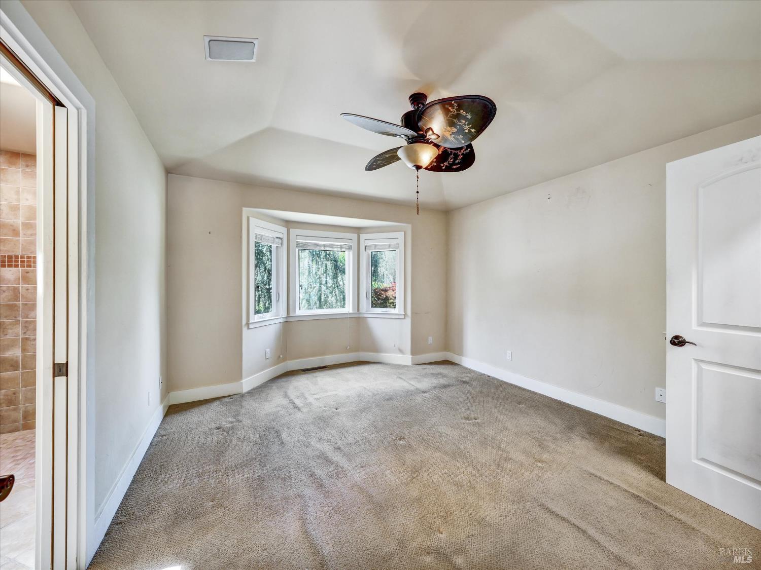566 Este Madera Dr