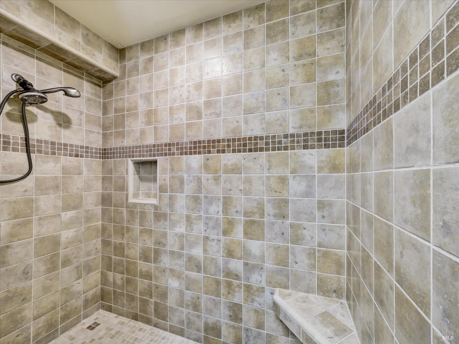 566 Este Madera Dr