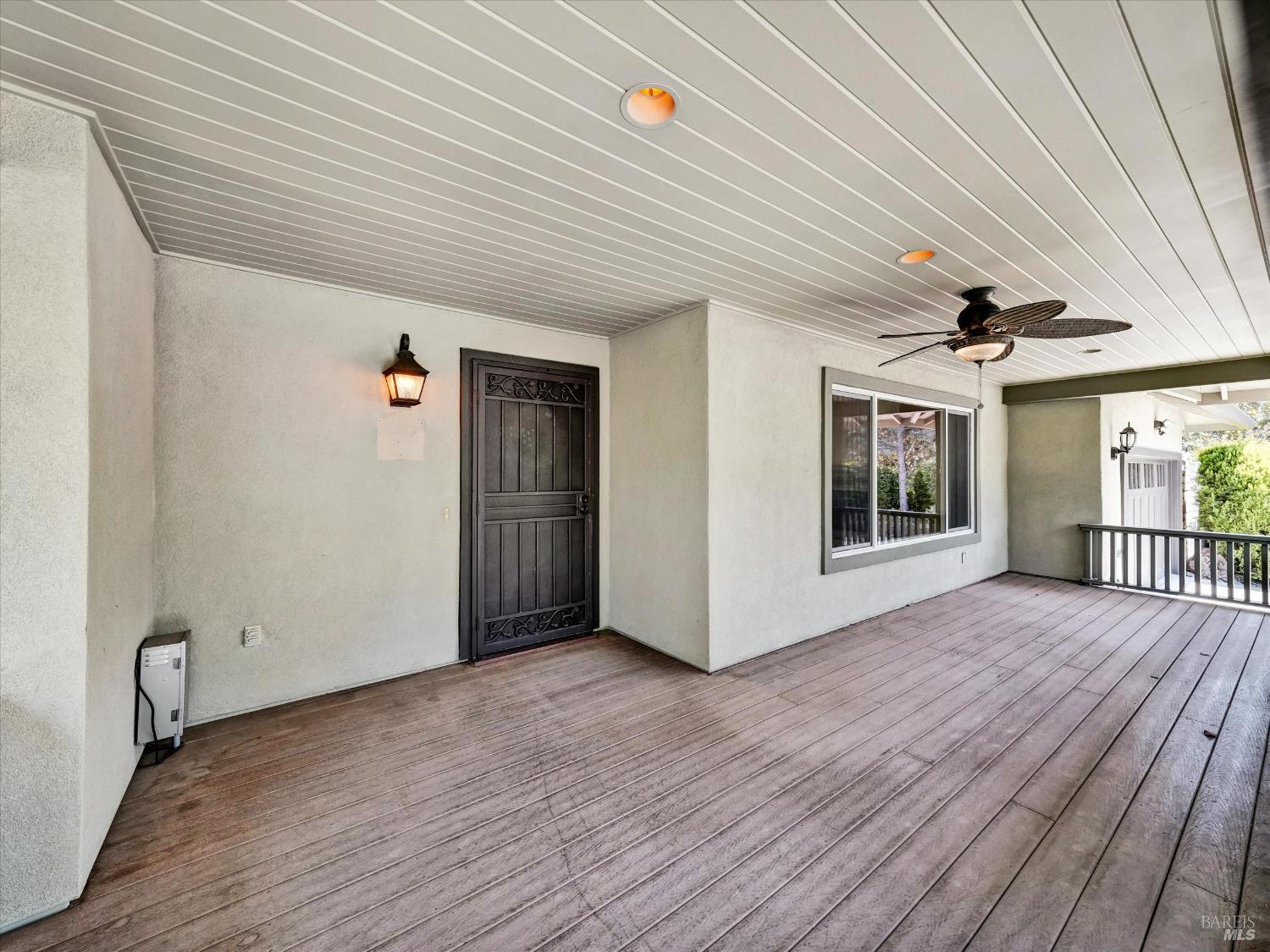 566 Este Madera Dr