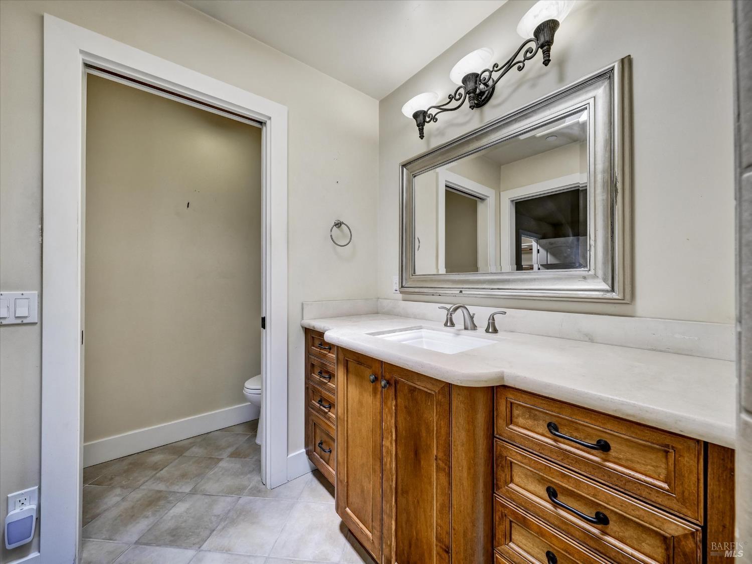 566 Este Madera Dr