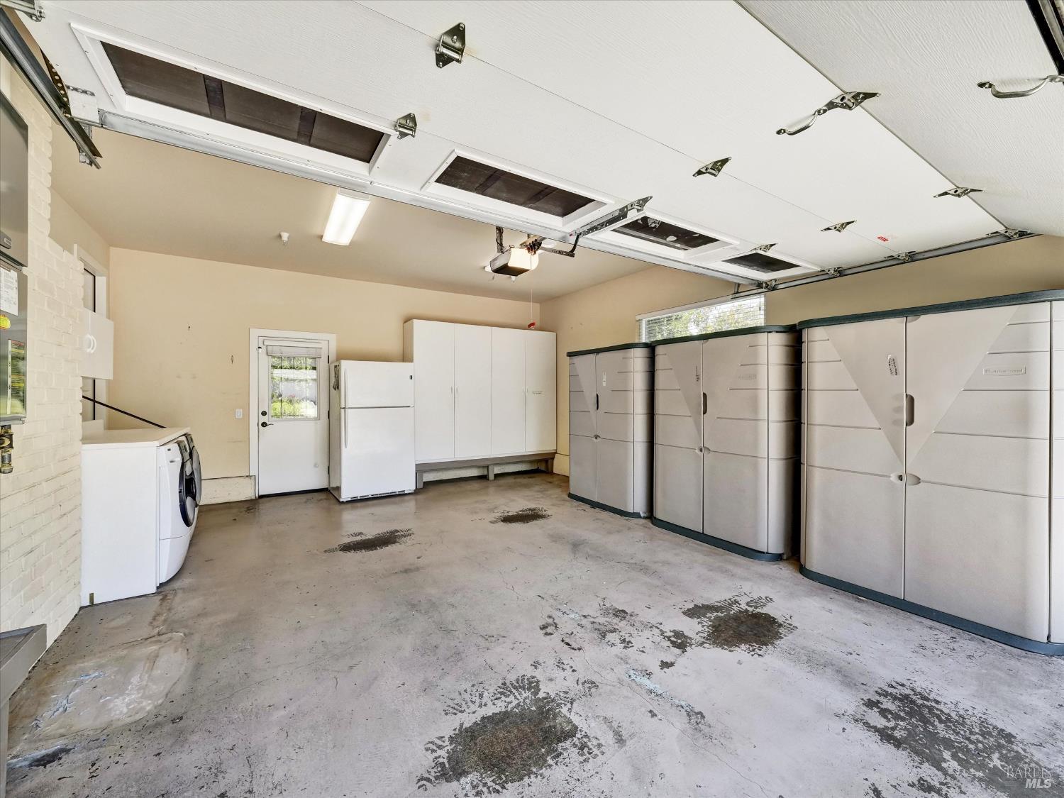 566 Este Madera Dr