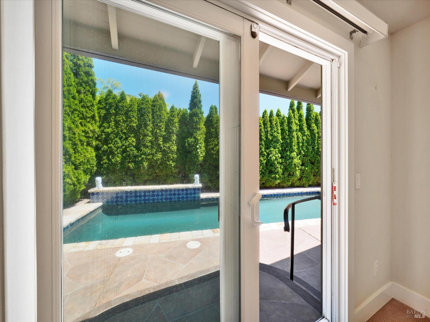 566 Este Madera Dr