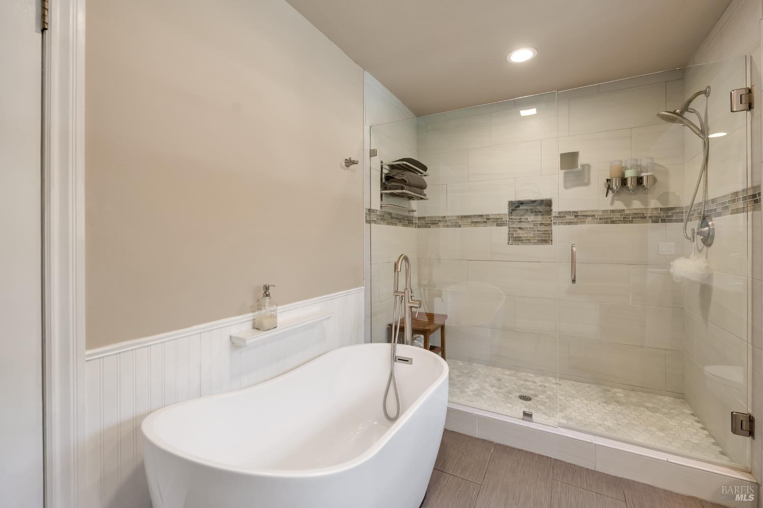 4215 Wake Robin Dr
