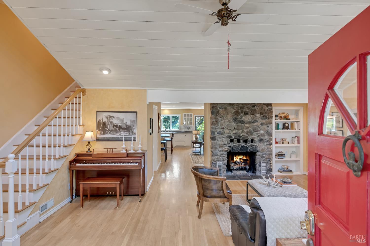 4215 Wake Robin Dr