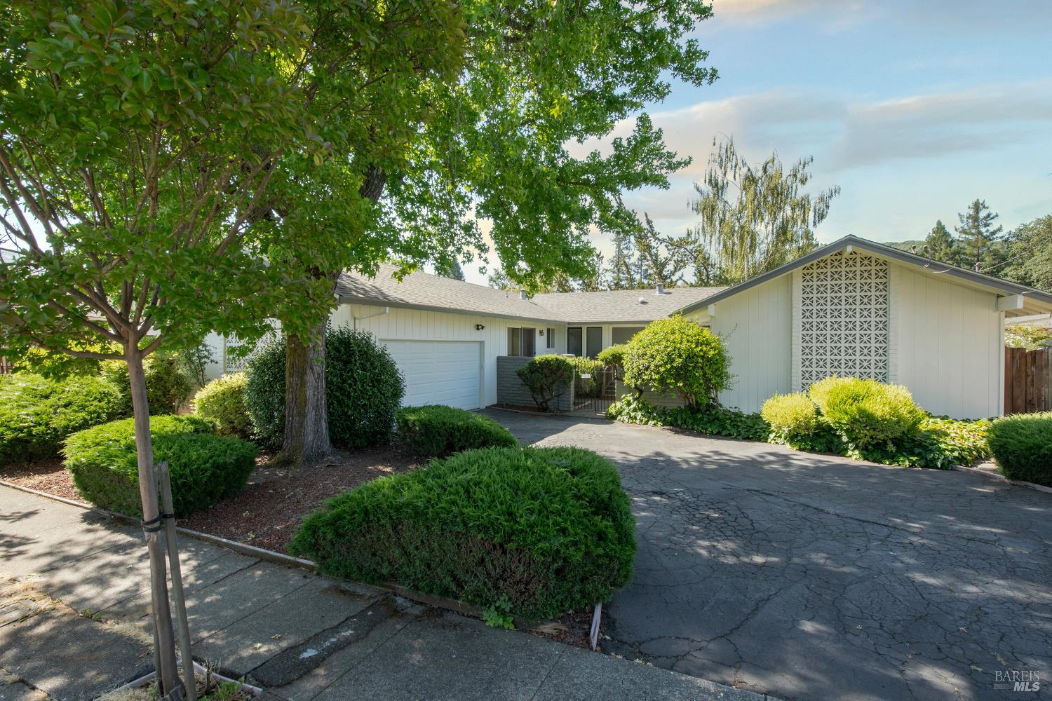 2232 Gainsborough Ave