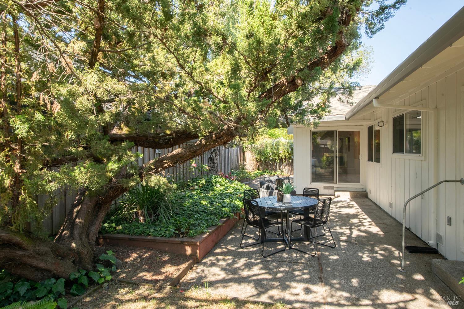 2232 Gainsborough Ave