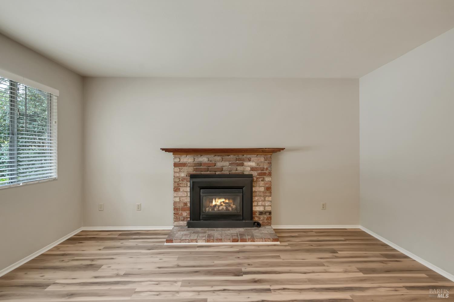 18327 Sierra Dr