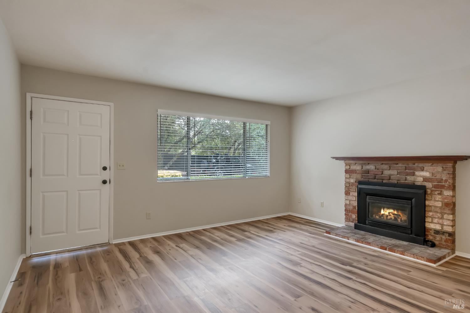 18327 Sierra Dr