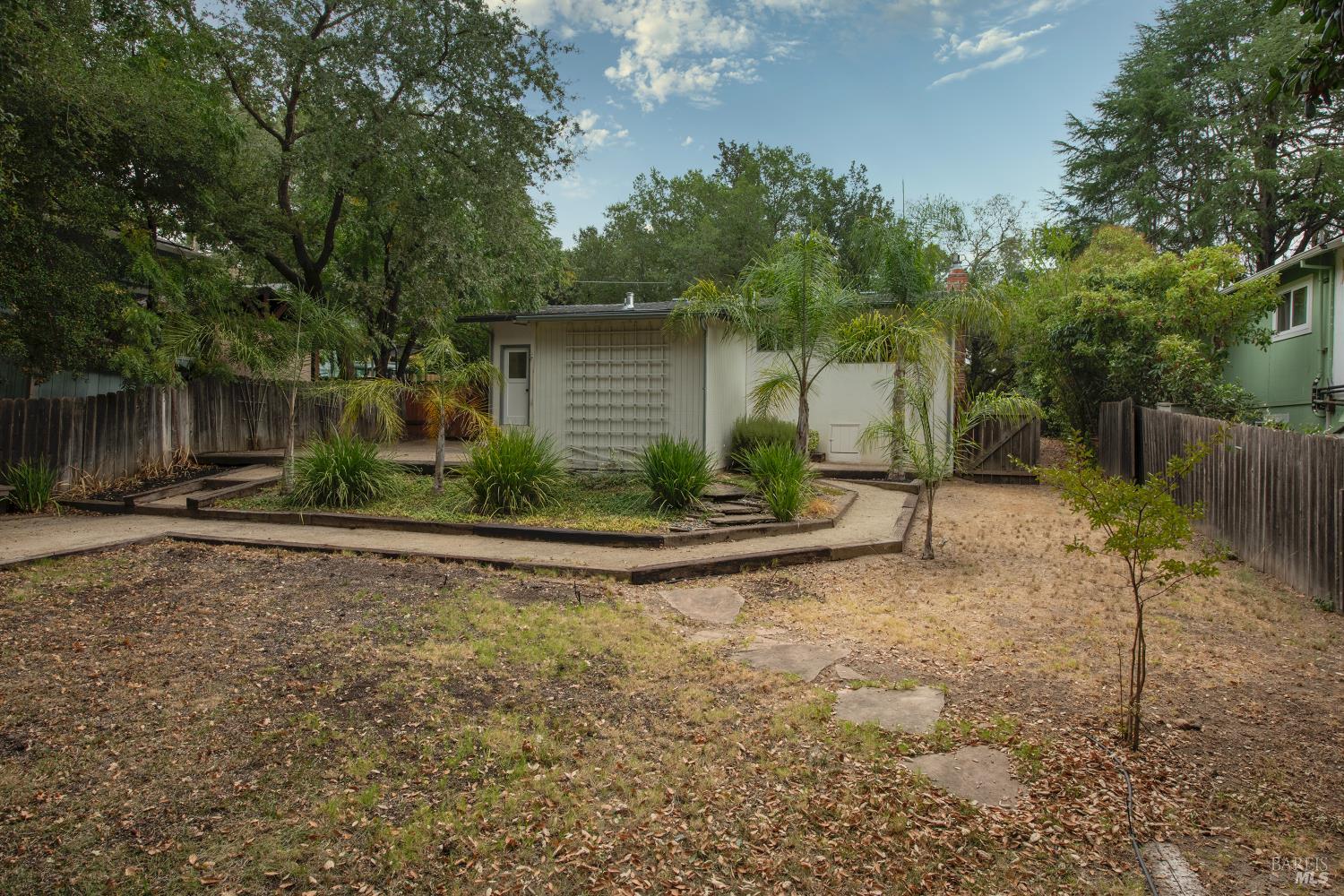 18327 Sierra Dr