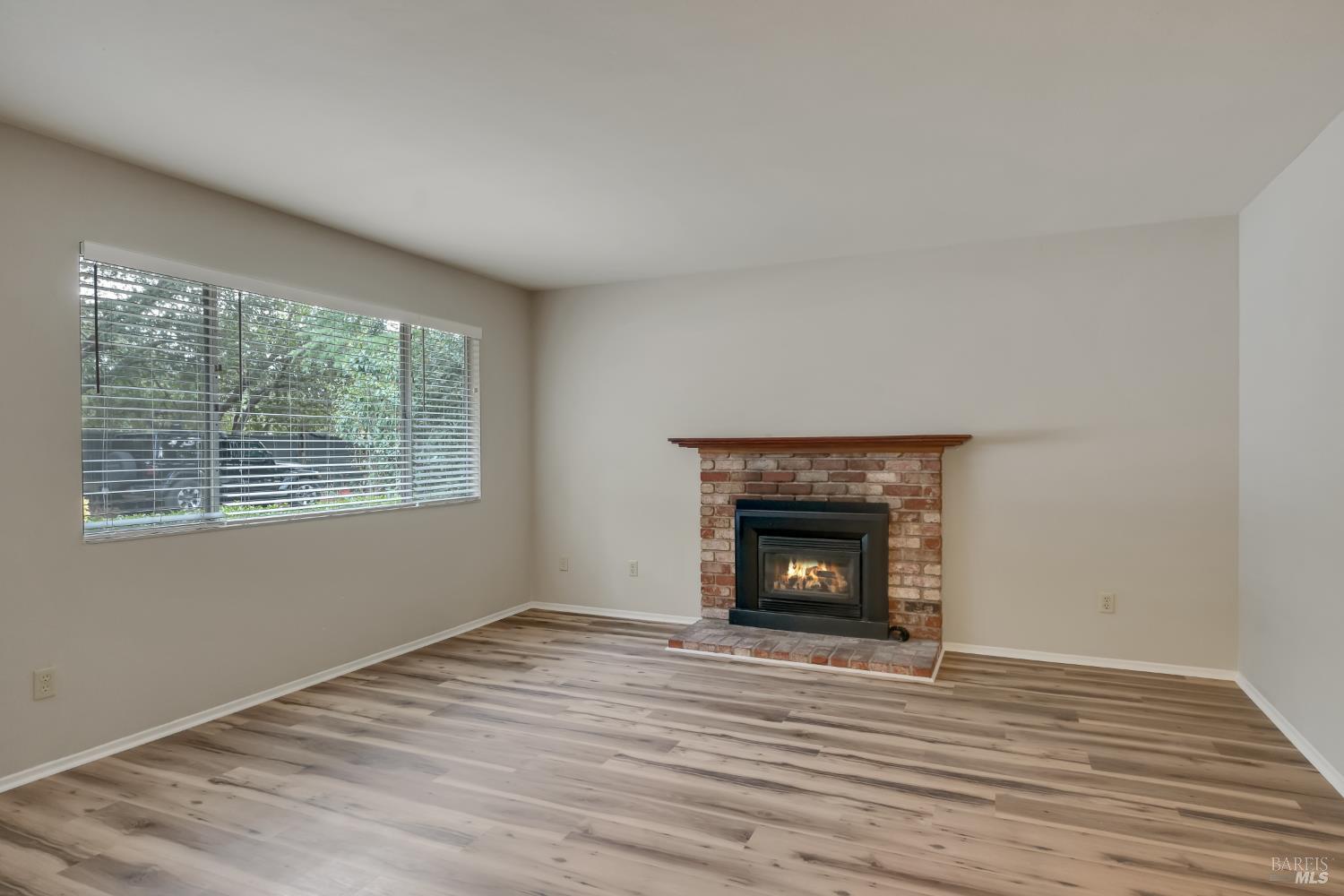 18327 Sierra Dr