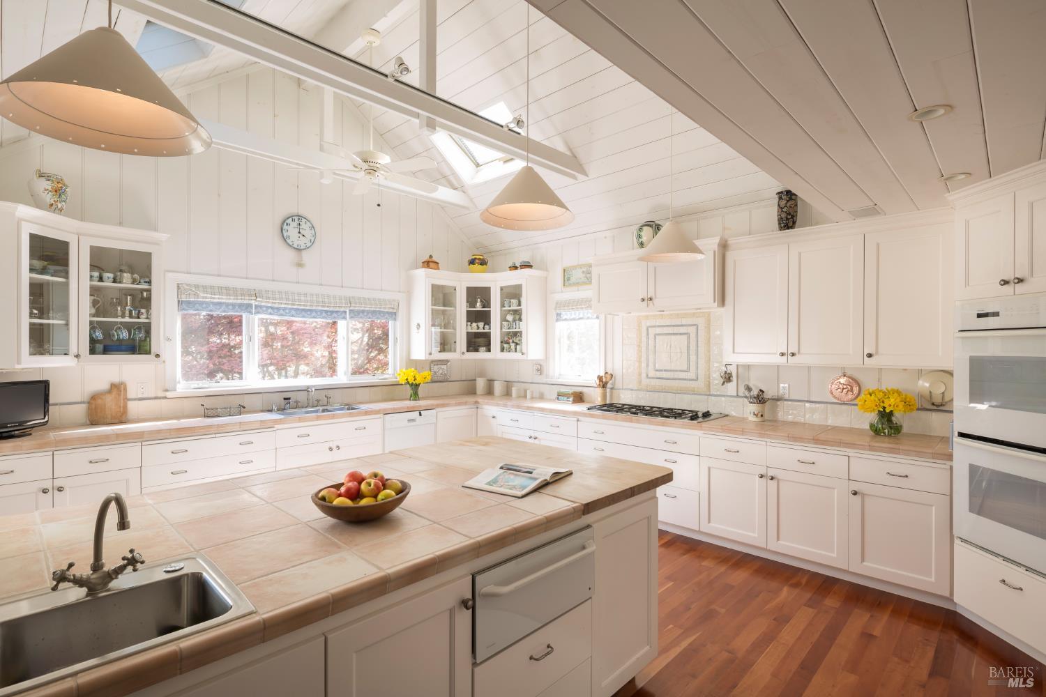 2399 Sobre Vista Road