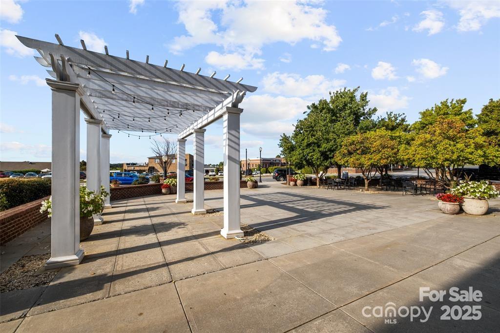 5808 Raintree Circle