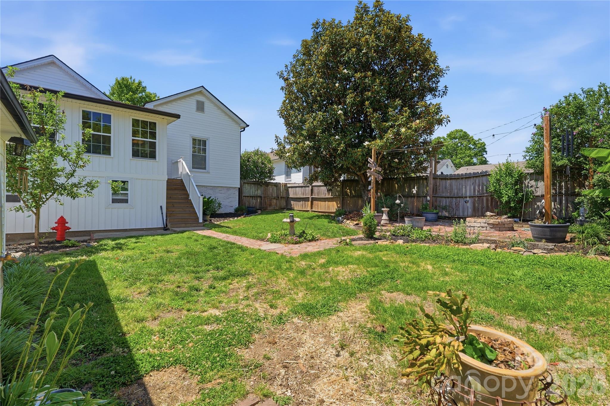 502 N Ridge Avenue