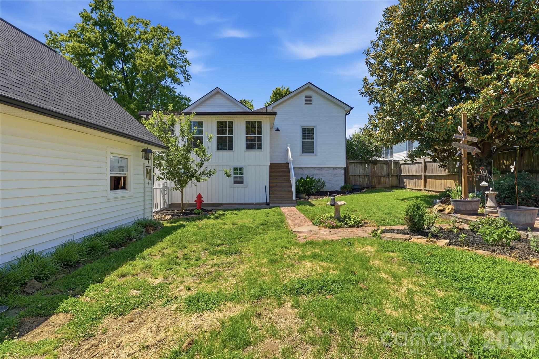 502 N Ridge Avenue