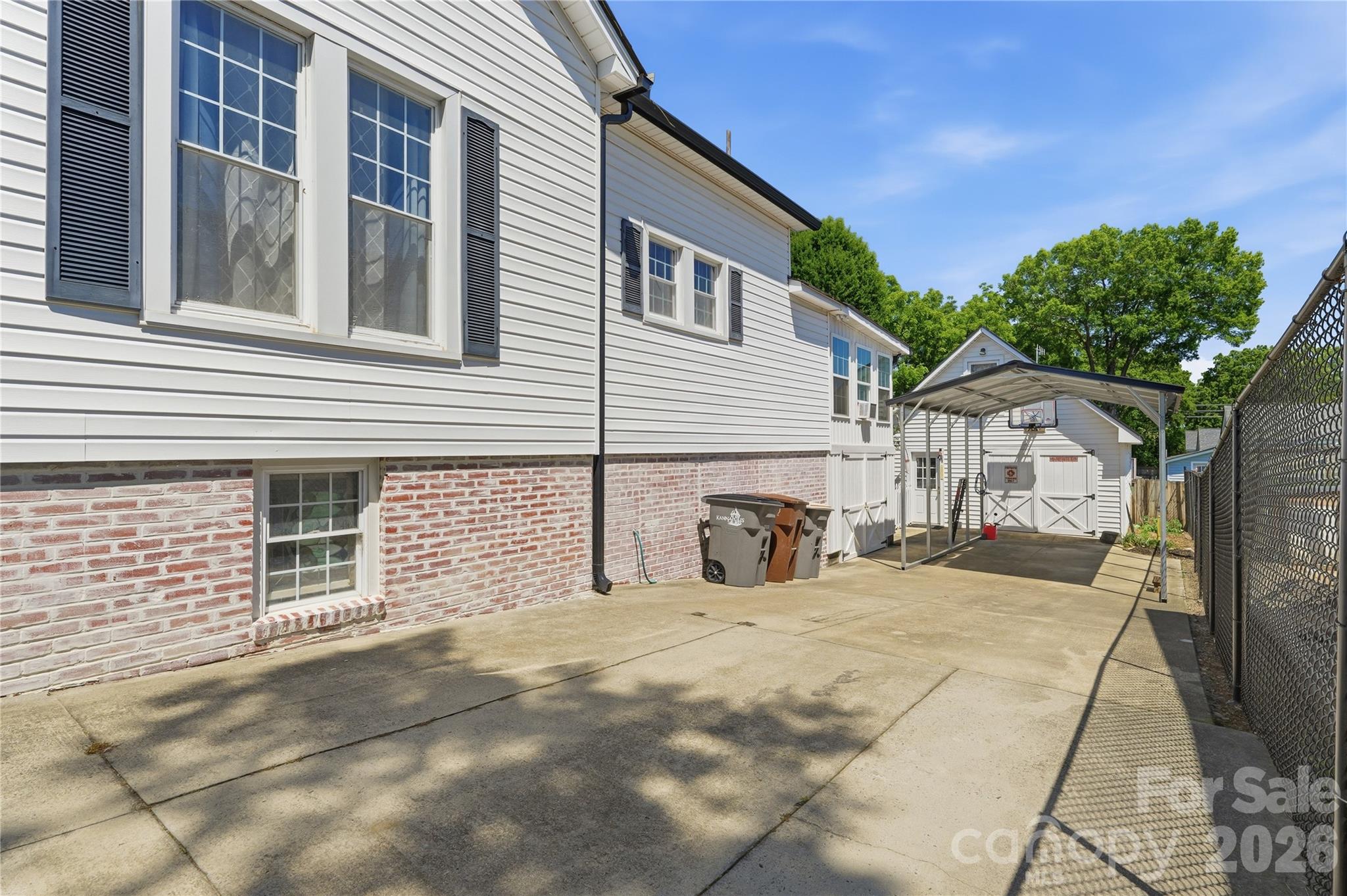 502 N Ridge Avenue