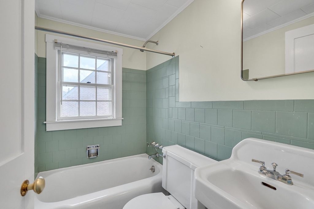 14-A Muzzey St Unit: 14 Upstair
