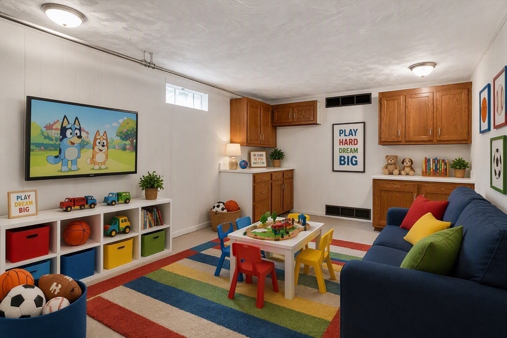 148 Cedar St