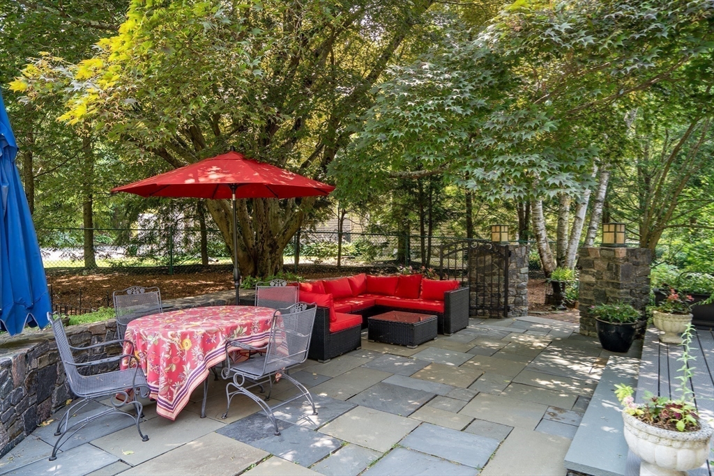 55-B Hancock St