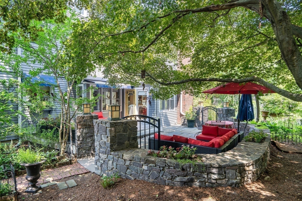 55-B Hancock St