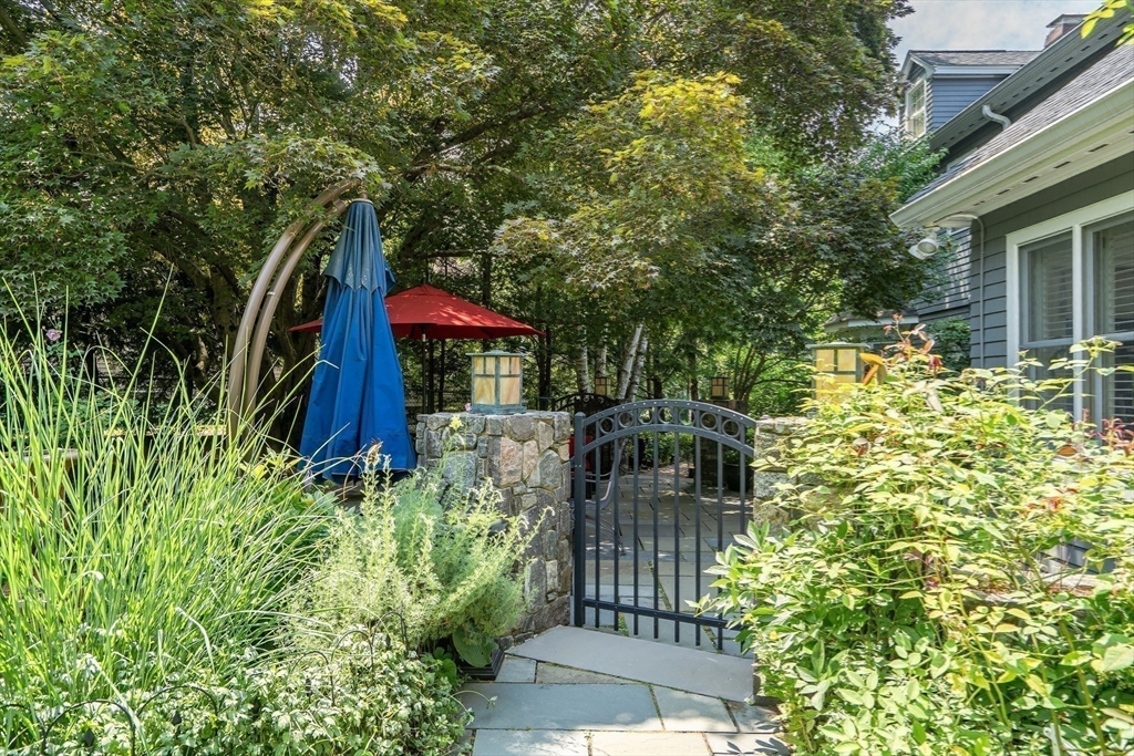 55-B Hancock St