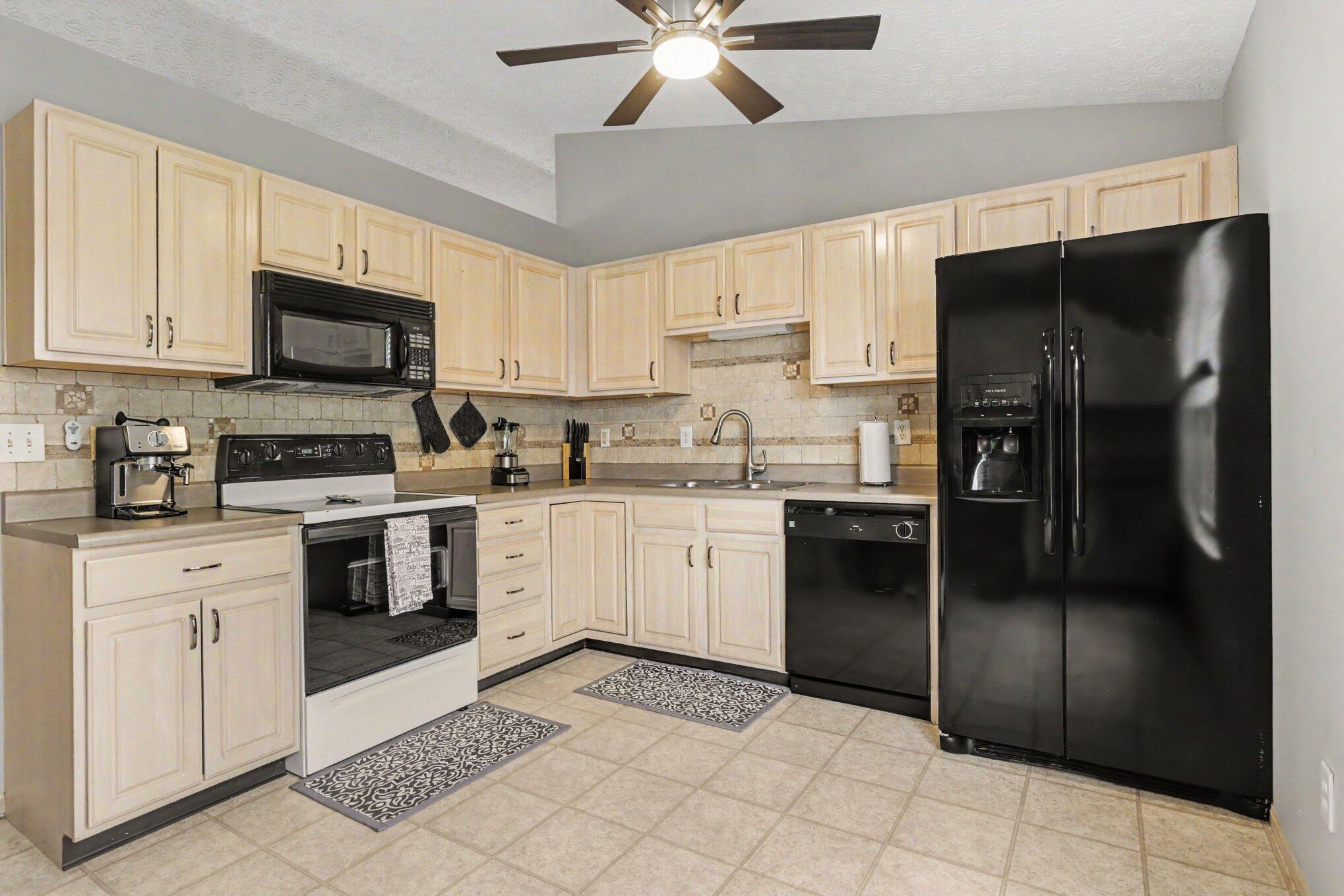 7872 Fairfax Loop Drive