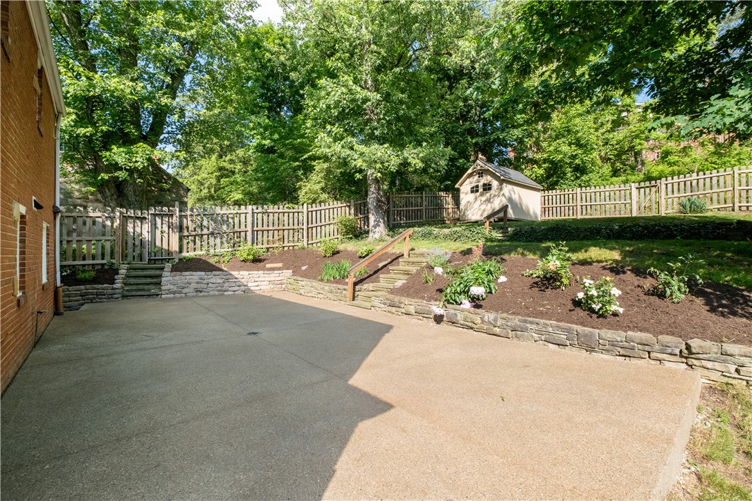 81 Seneca Dr