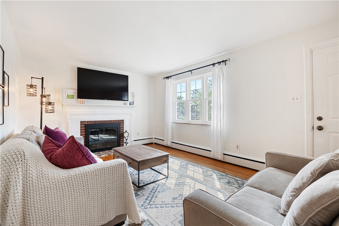 81 Seneca Dr