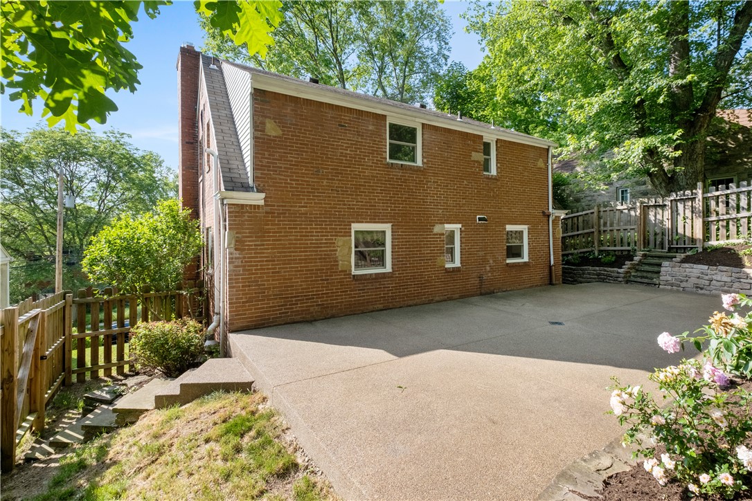 81 Seneca Dr