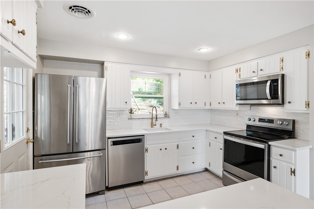 81 Seneca Dr