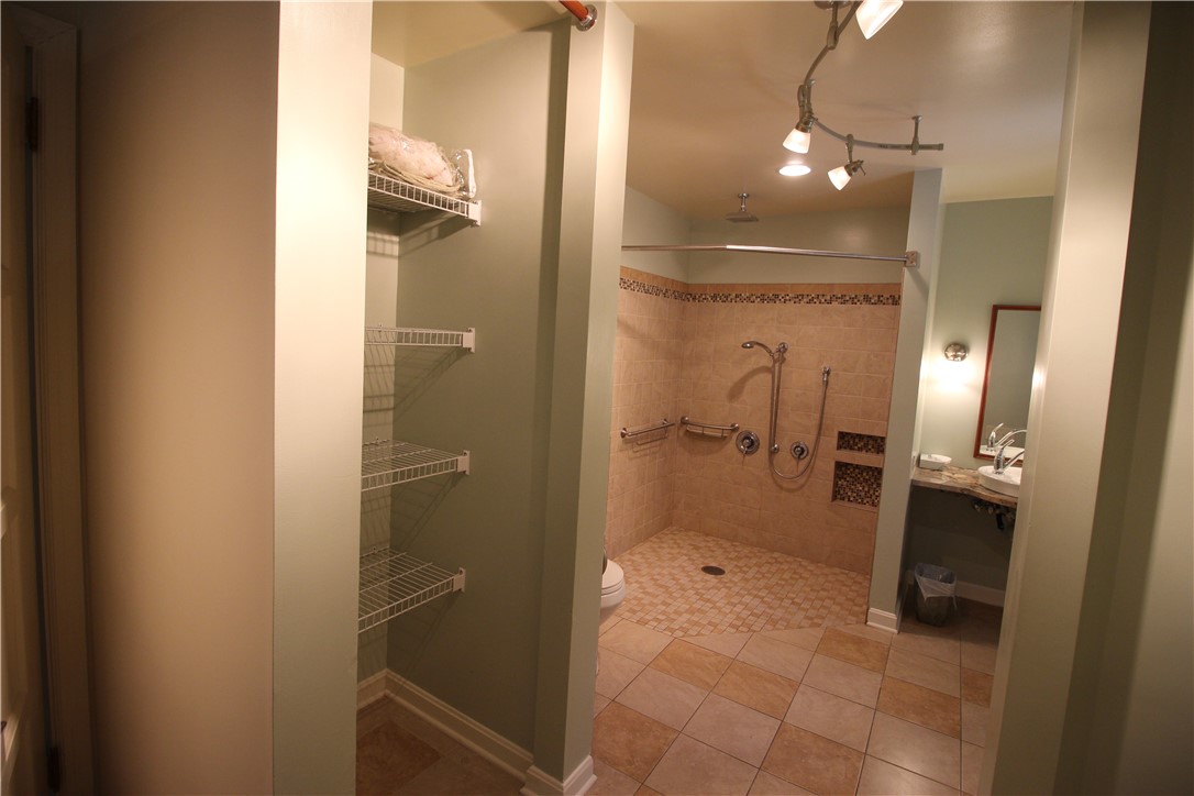 447 Greenhurst Dr