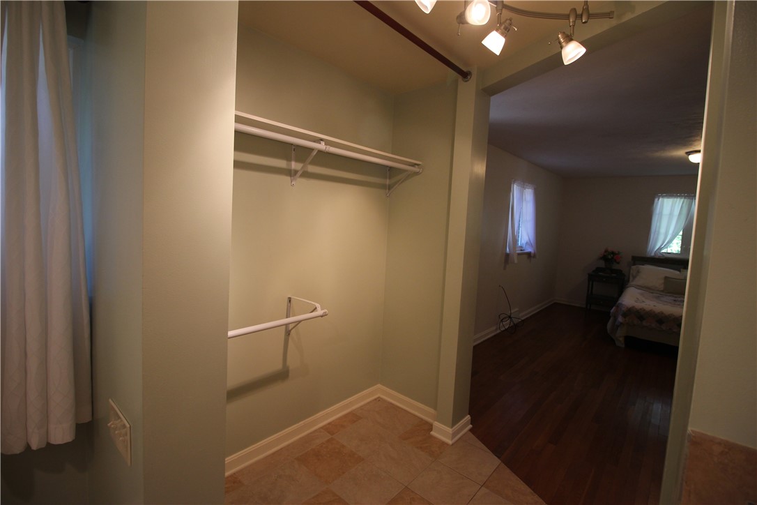 447 Greenhurst Dr