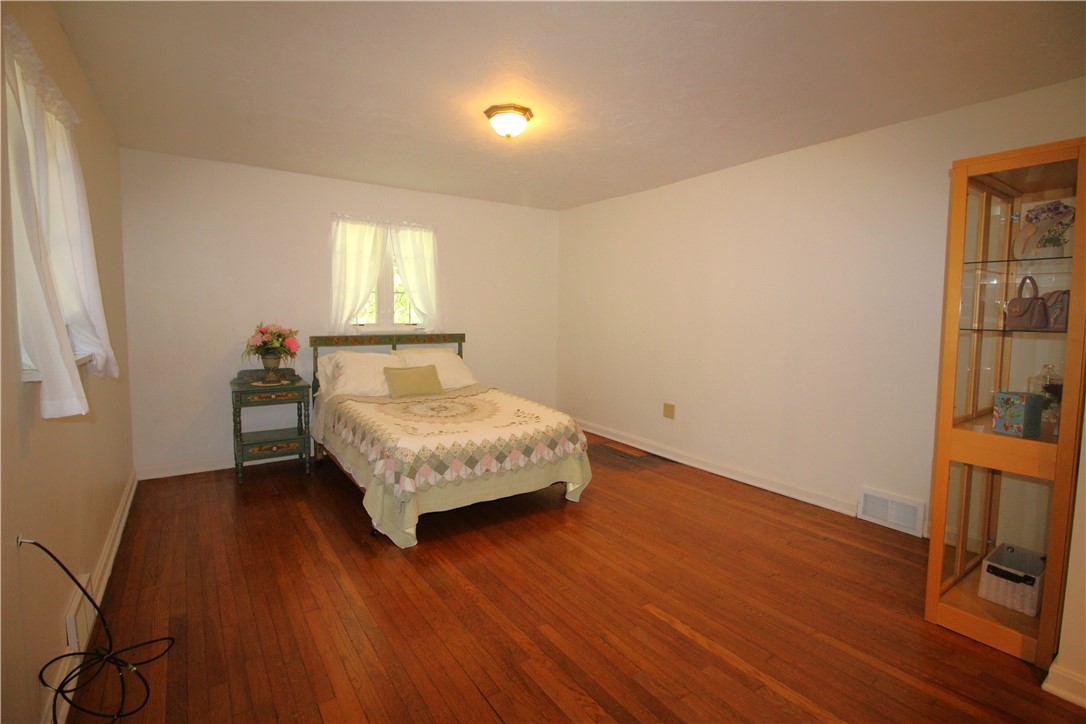 447 Greenhurst Dr