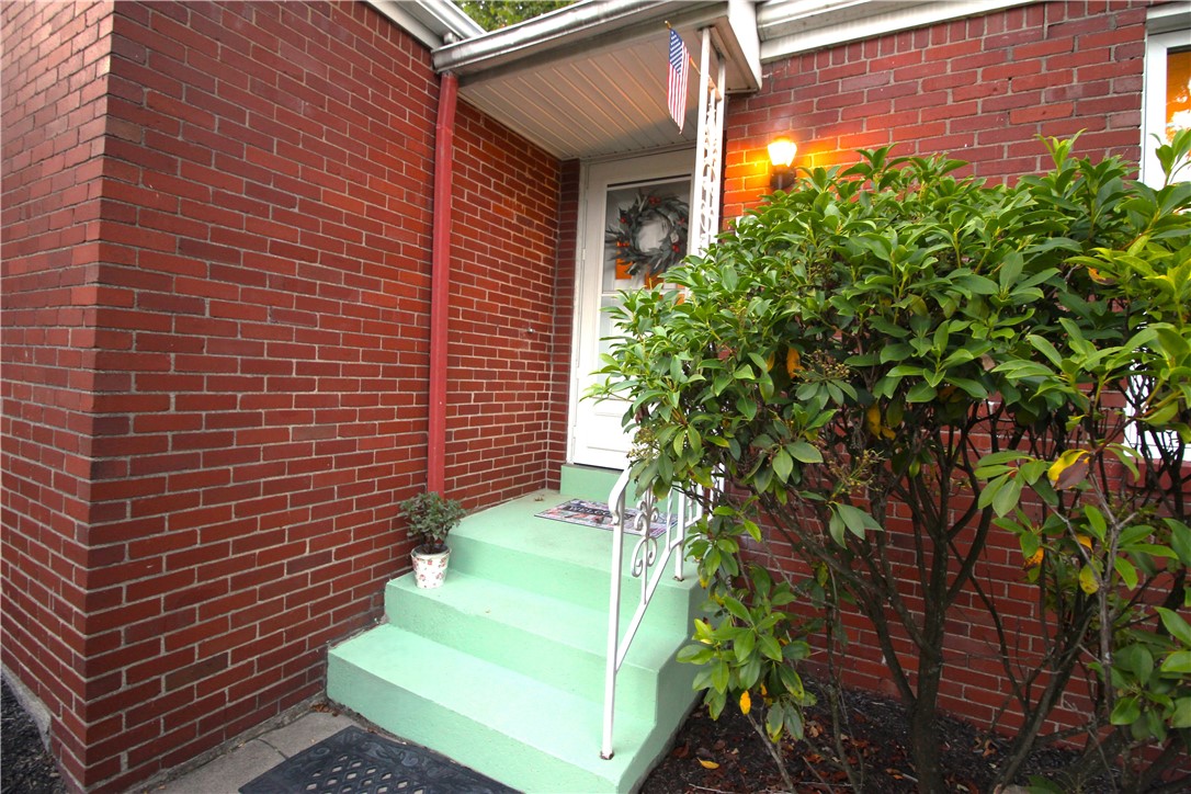 447 Greenhurst Dr