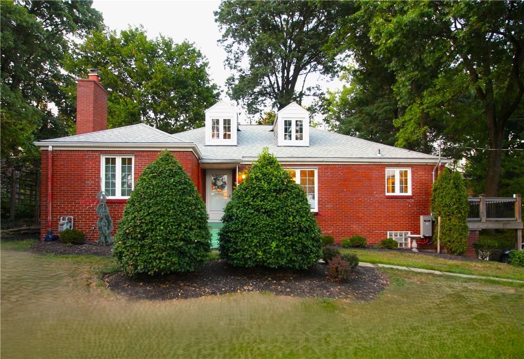 447 Greenhurst Dr