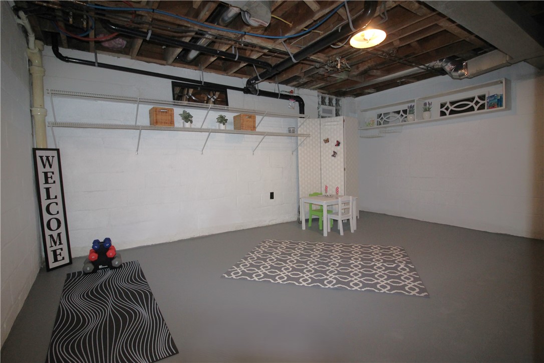 447 Greenhurst Dr