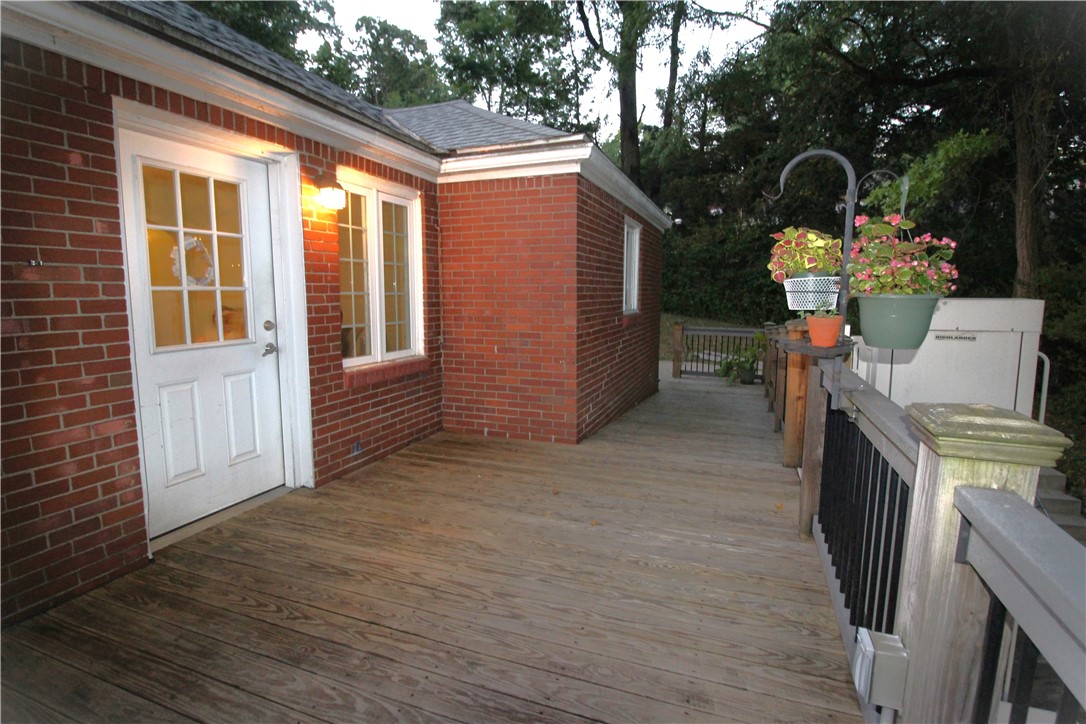 447 Greenhurst Dr