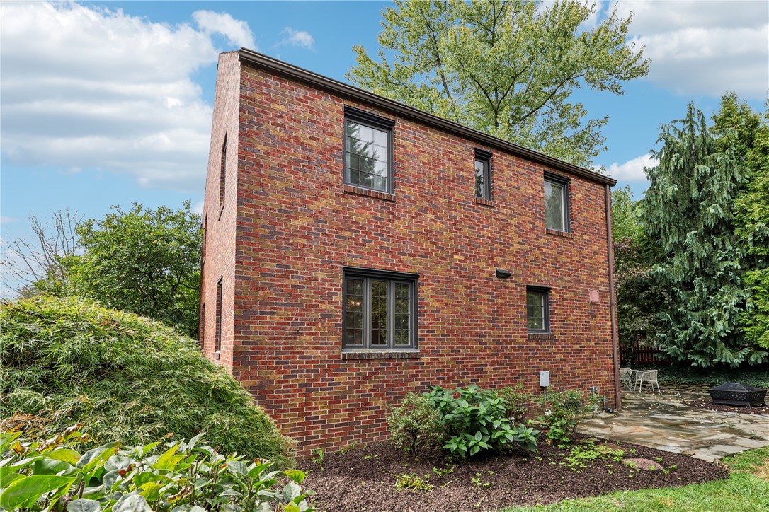 489 Parkview Dr