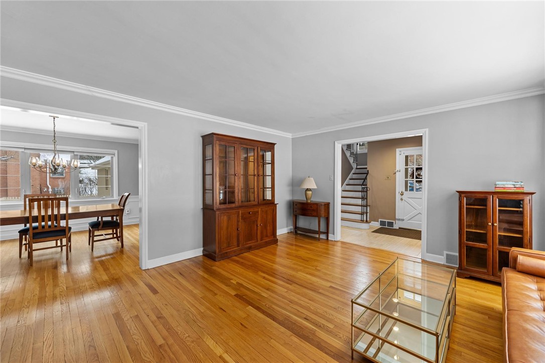 805 N Meadowcroft Ave