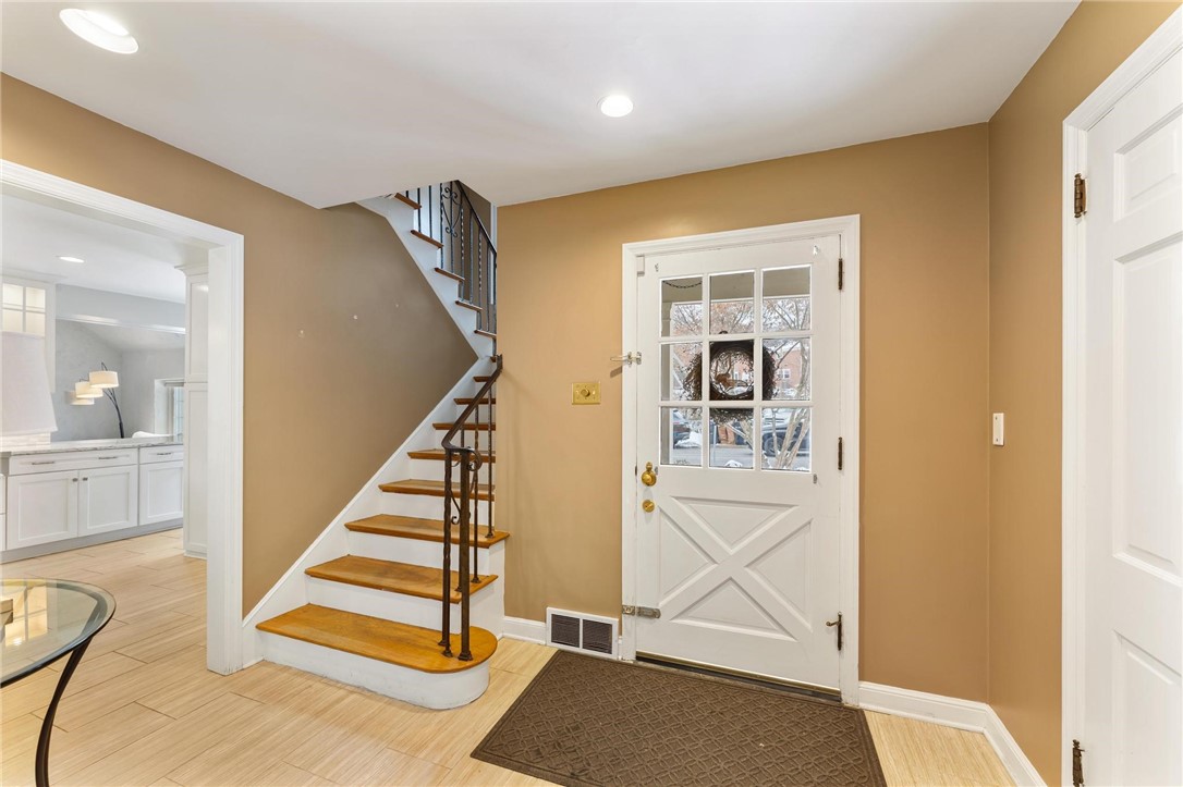 805 N Meadowcroft Ave