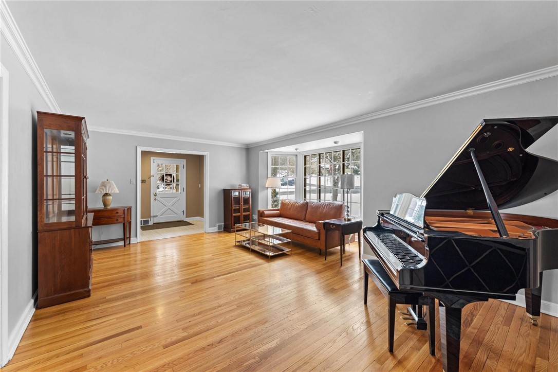 805 N Meadowcroft Ave