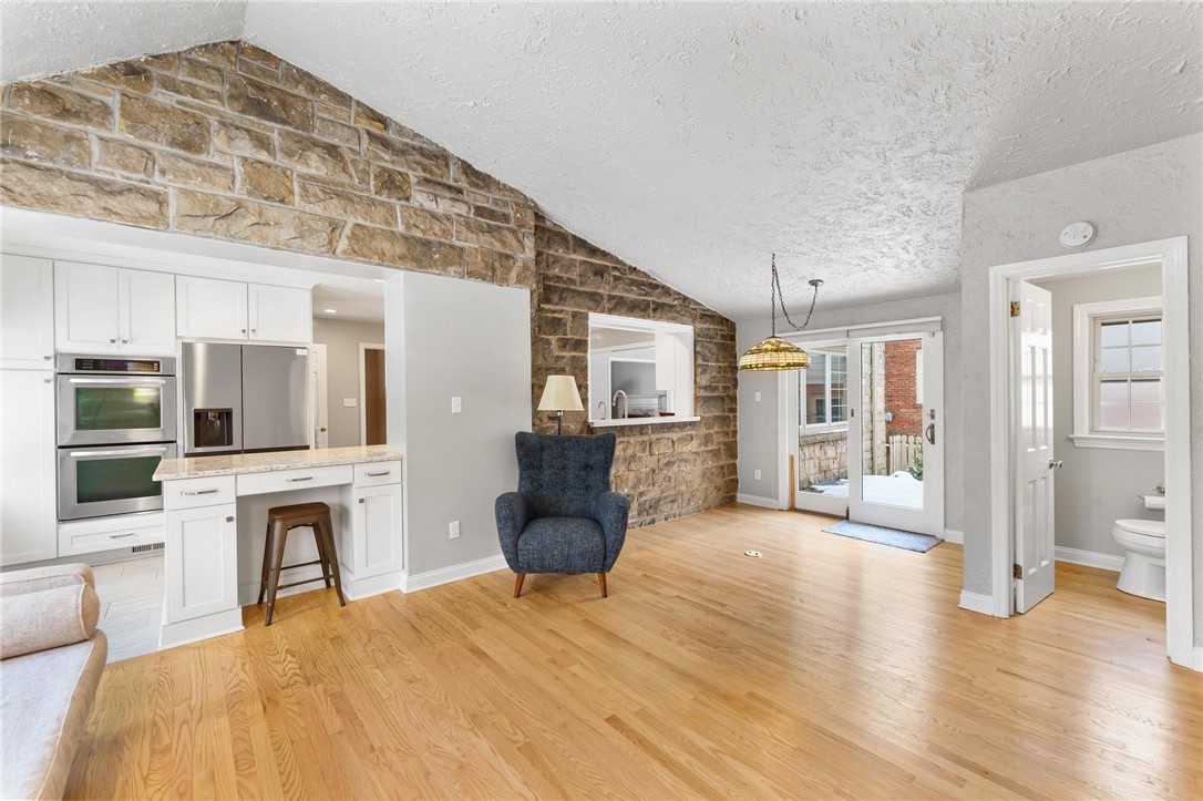 805 N Meadowcroft Ave