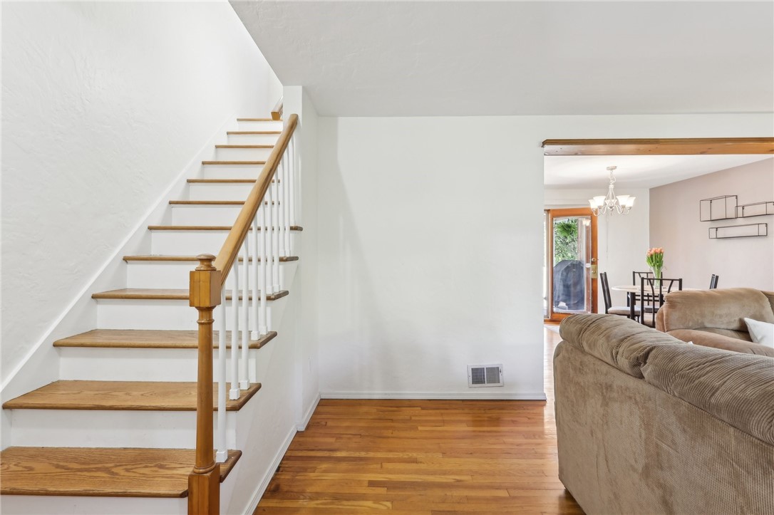 350 Saratoga Dr