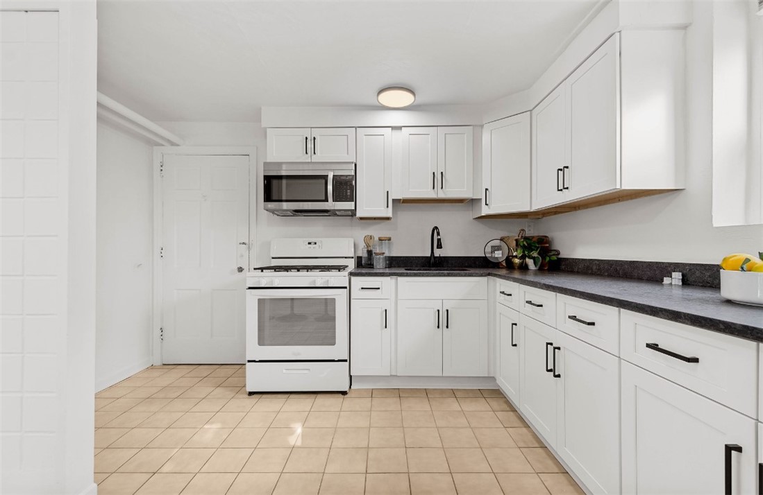 101 Lawncroft Avenue A7