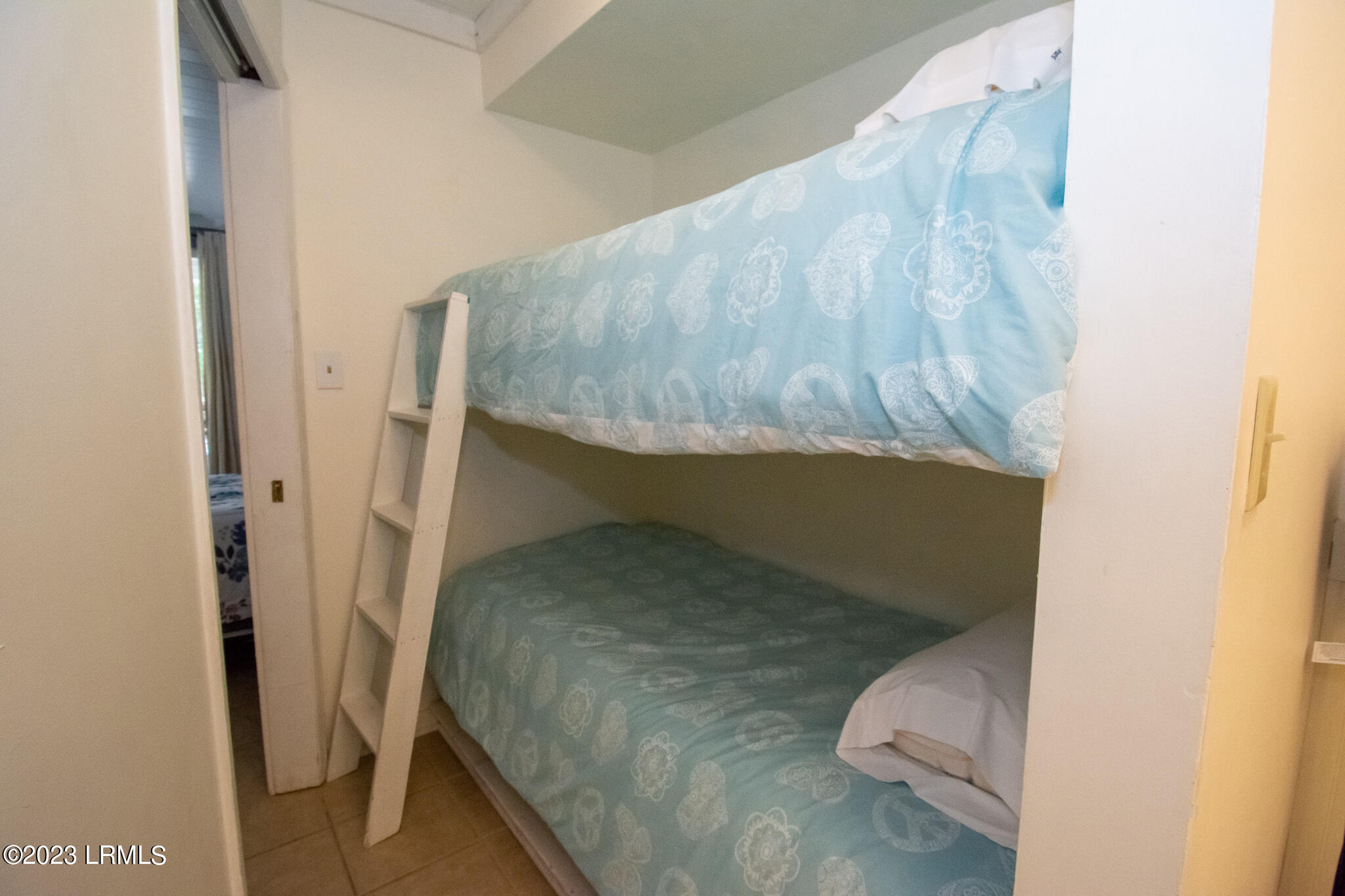529 Sunsuites
