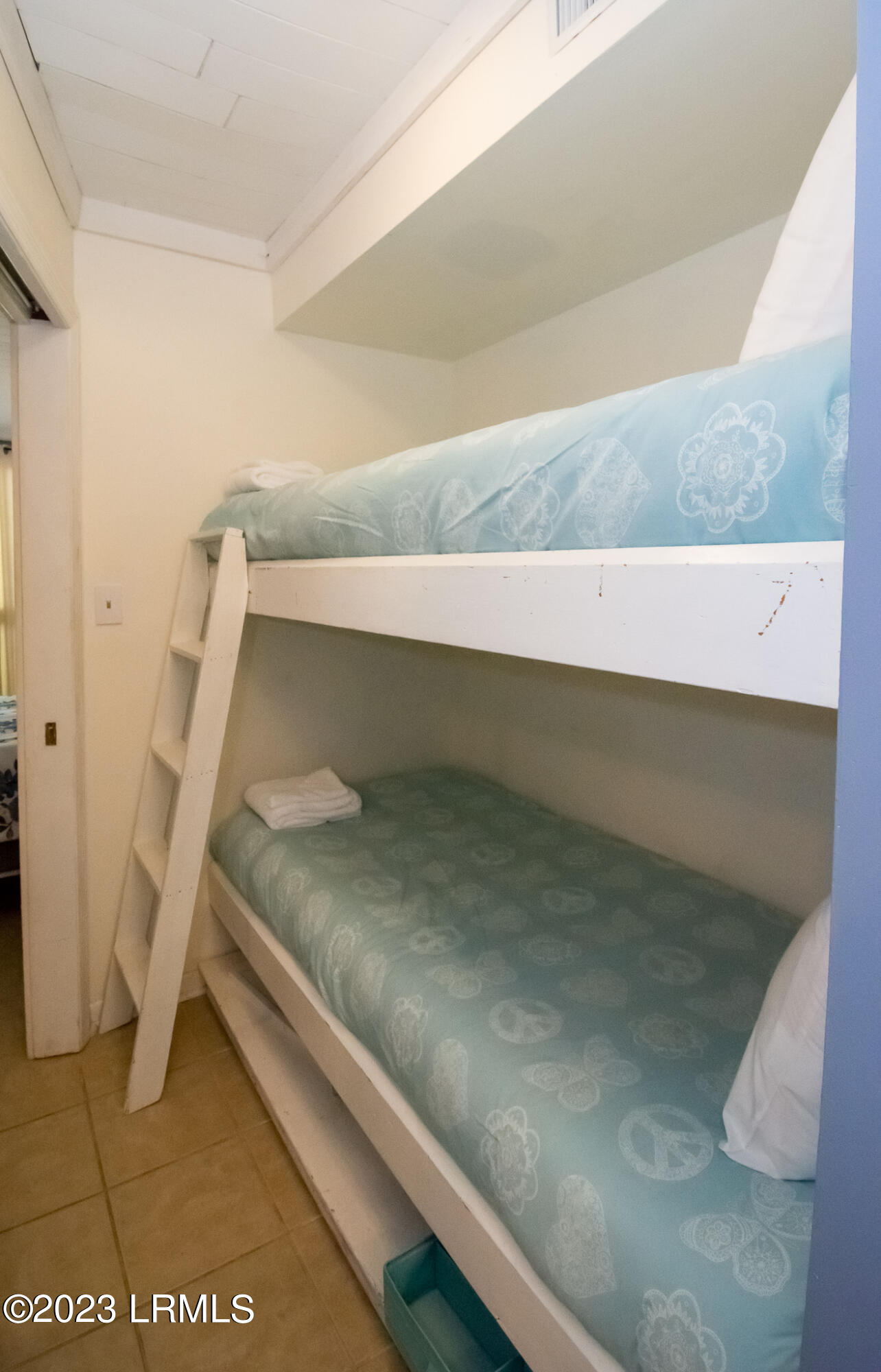 529 Sunsuites