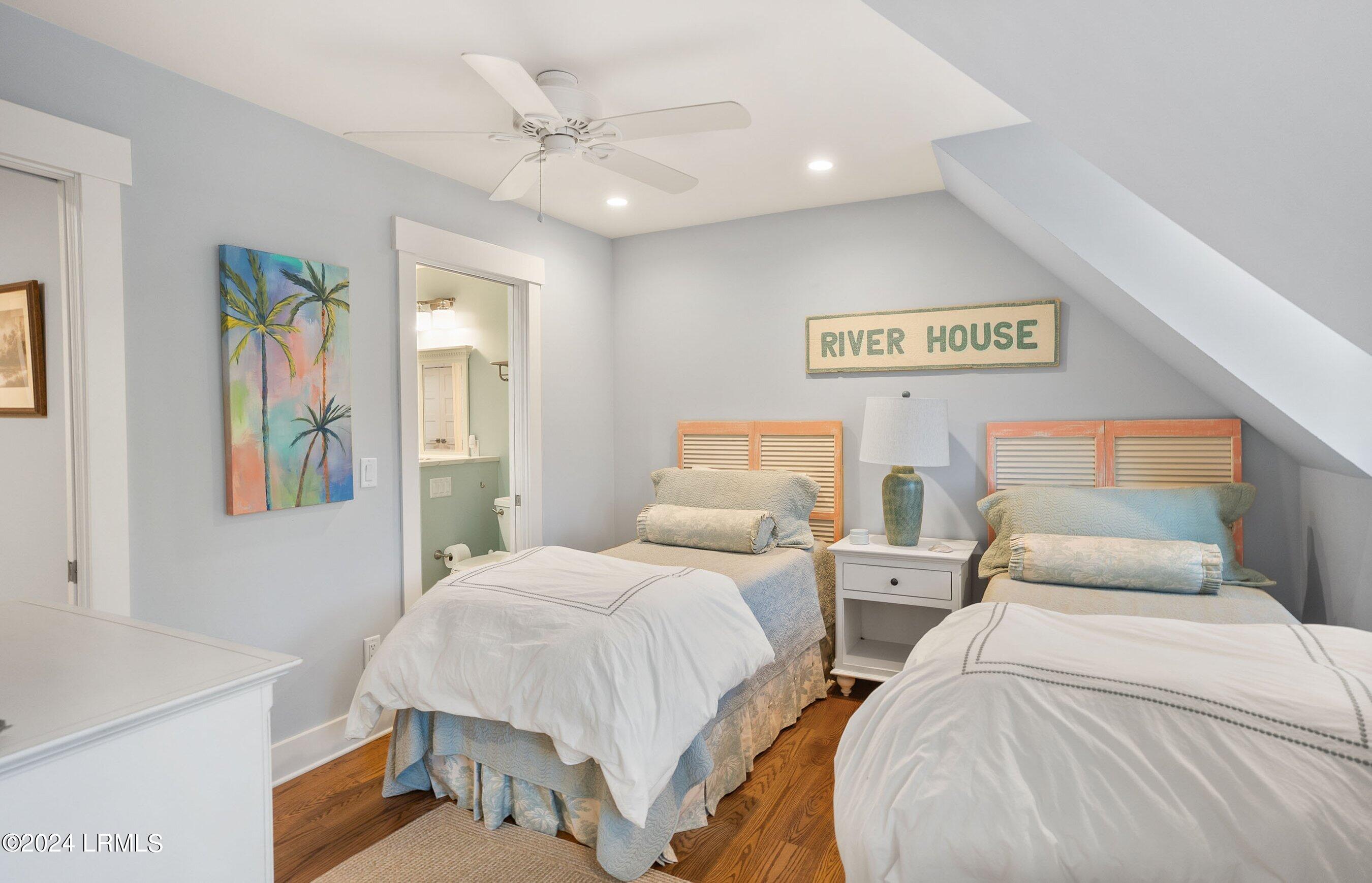 895 Ribaut Road, 7