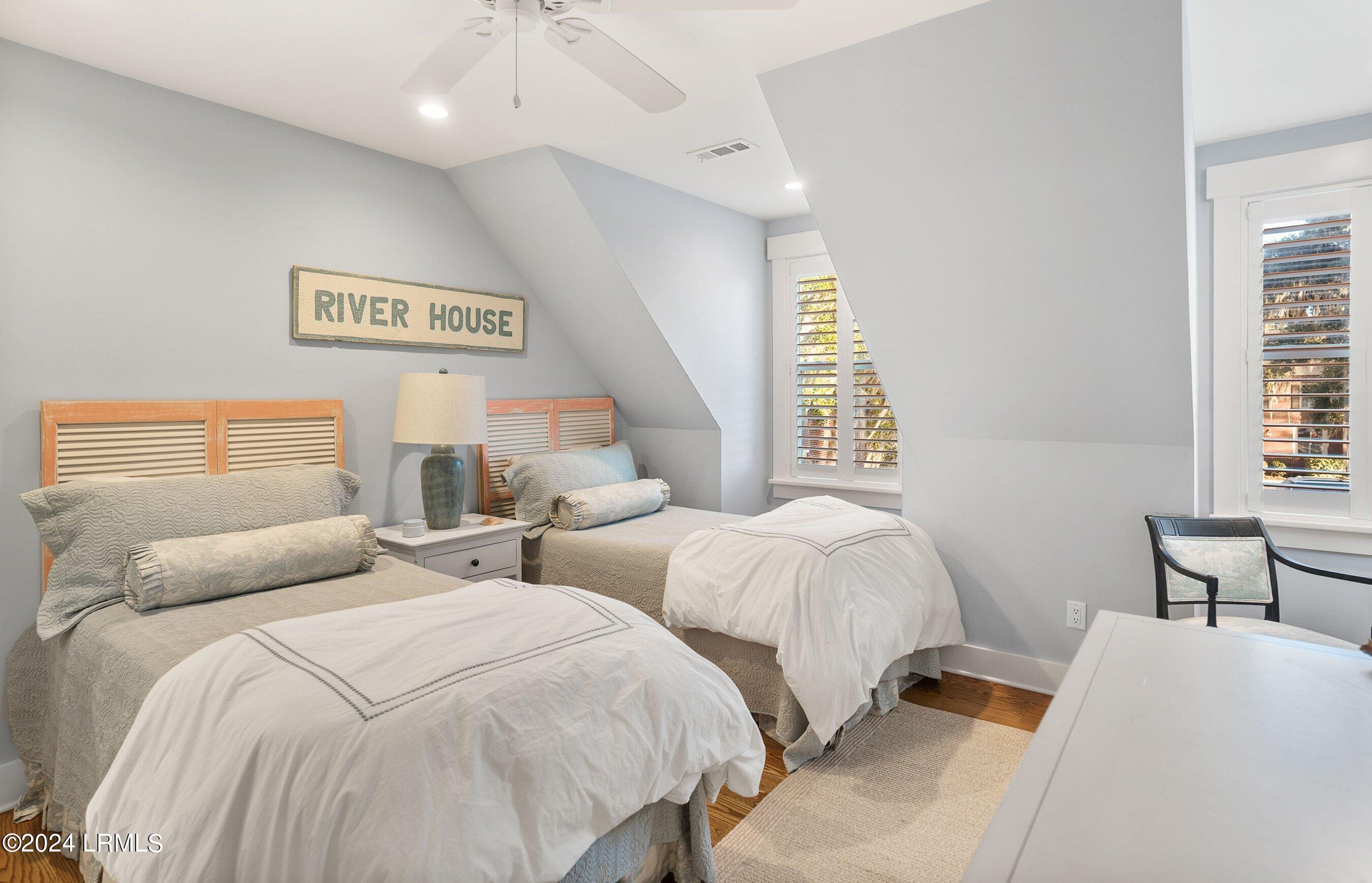 895 Ribaut Road, 7